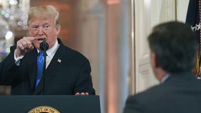 'In een normale democratie is het ondenkbaar om de pers te weigeren'