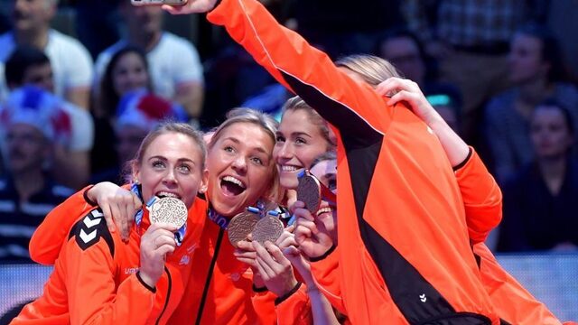 Wie is toch die nieuwe handbalcoach?