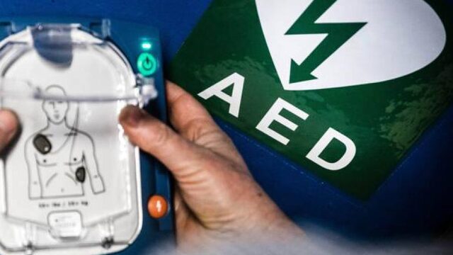 Derde van Nederlanders weet niet waar defibrillator te vinden is