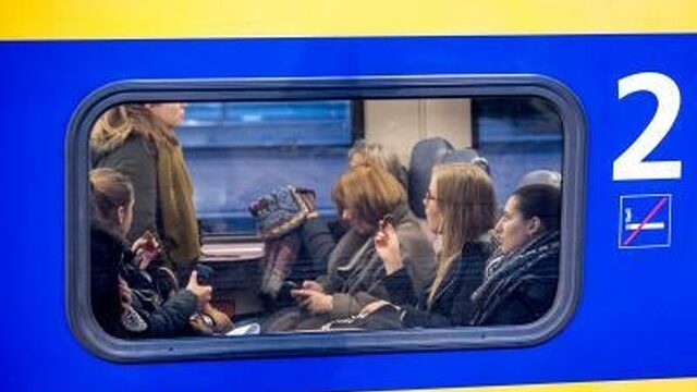 NS wil goedkoper treinkaartje voor reizigers aan randen spits