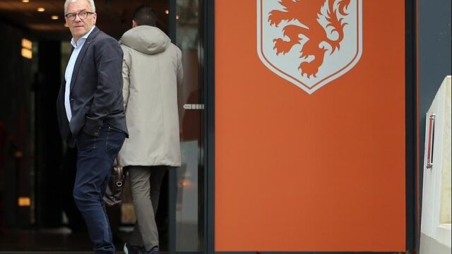 Supportersvereniging Ajax noemt doorspelen competitie 'onbehoorlijk bestuur'