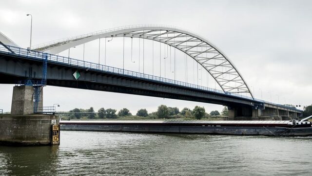 Centimeter van Merwedebrug A27 geslepen vanwege hitte