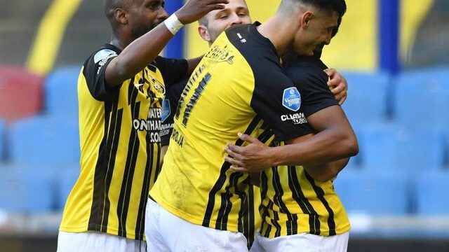 Vitesse blijft in het spoor van Ajax, Feyenoord wint ook