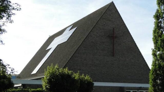 Groen geloven: zonnepanelen in kruisvorm en zuinige kranen in moskeeën