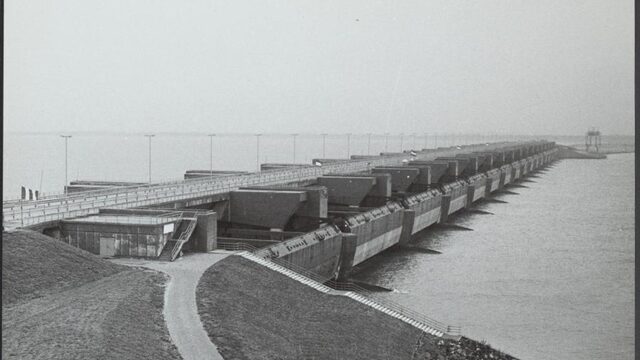 De Haringvlietsluizen mogen op een kier