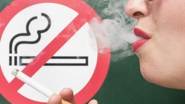 Staatssecretaris Blokhuis wil rookruimten in publieke gebouwen binnen twee jaar sluiten