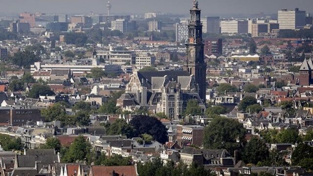 'Zelfwoonplicht' moet huisjesmelkers van Amsterdamse huizenmarkt verdrijven