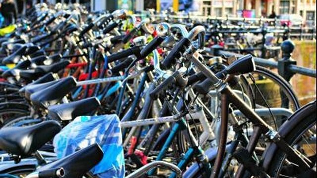 Uber rijdt fietser aan en wijst aansprakelijkheid af