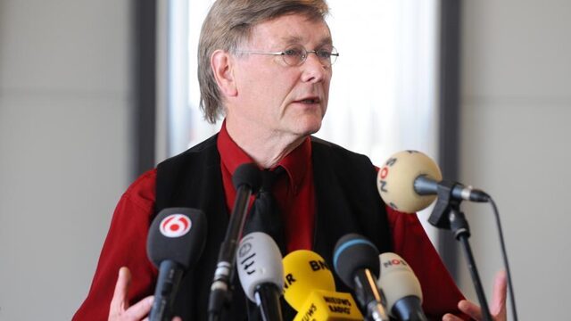 Ab Osterhaus: 'Opmerkelijk' dat Nederland advies van EMA over AstraZeneca niet overneemt