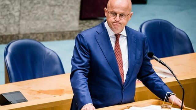 Kamer verhoogt druk op Grapperhaus met breed gesteunde motie over Poch