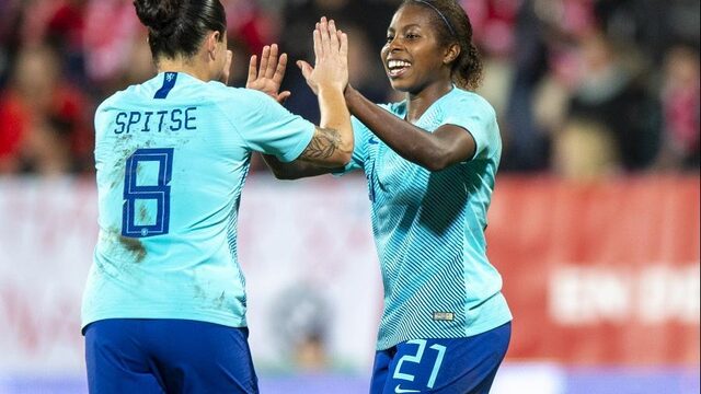 Oranjevrouwen bereiken finale play-offs WK dankzij goals Beerensteyn
