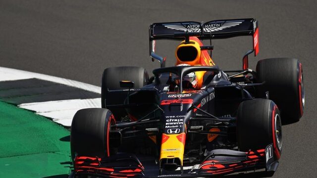 Max Verstappen is Mercedes-coureurs te snel af en wint op Silverstone