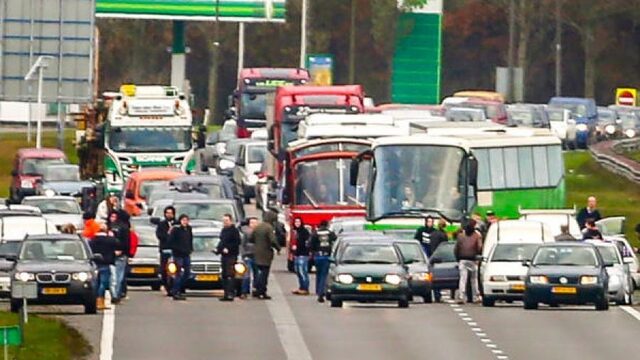 Taakstraffen voor snelwegblokkeerders sinterklaasintocht