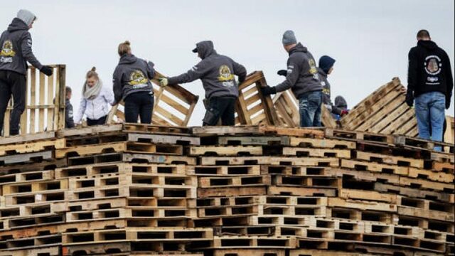 OVV: Onderzoek vreugdevuren Scheveningen voor einde zomer afgerond