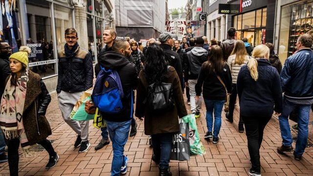 Plunderende bendes teisteren winkels Amsterdam: ‘Dit zet het leven van ondernemers op z’n kop’