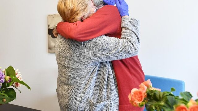 'Dan maar samen corona en samen dood, afstand houden doe ik niet meer'