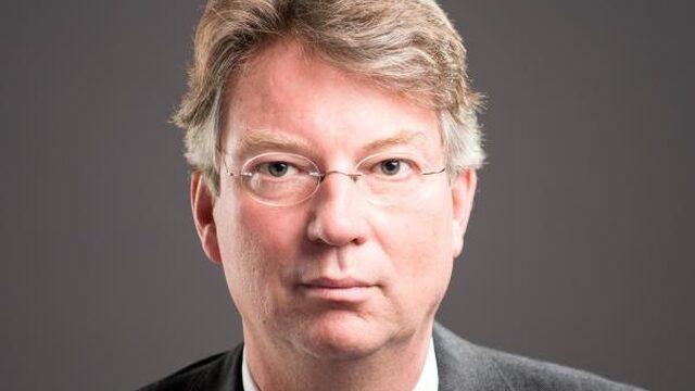 Politici dienen feiten en meningen te verbinden