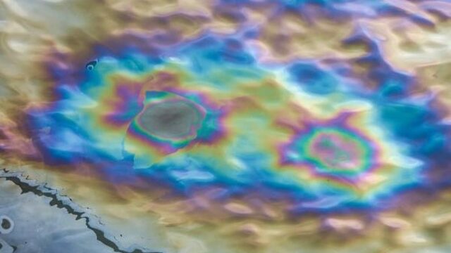 Herbruikbaar materiaal ontwikkeld om olie op te ruimen