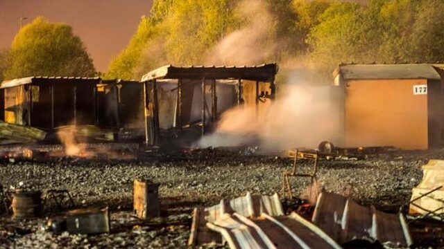 Honderden vluchtelingen spoorloos na brand kamp Duinkerke