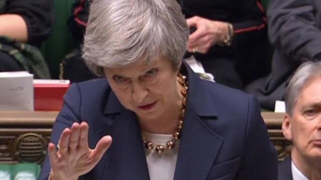 May stelt stemming brexit-akkoord met EU uit