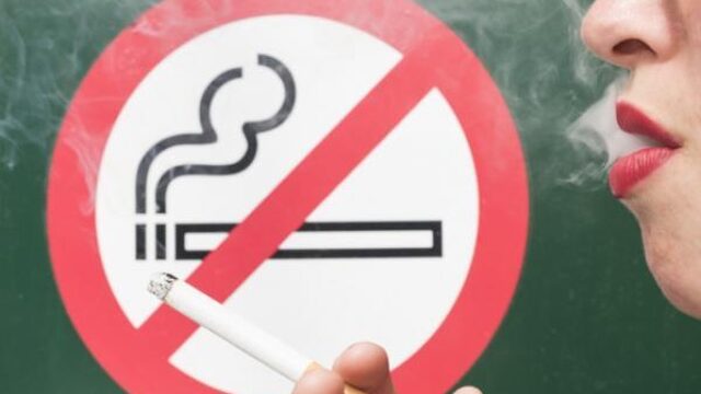 Kleine meerderheid voor rookverbod in Nederland