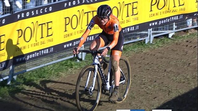 Yara Kastelijn superieur op EK veldrijden
