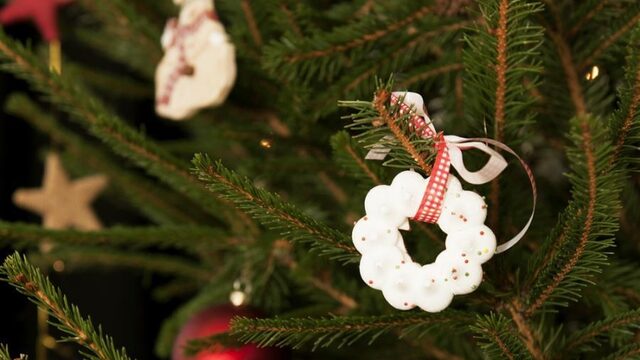 Voorkom tandgaatjes: 'Eet de zak kerstkransjes liever in één keer helemaal leeg'