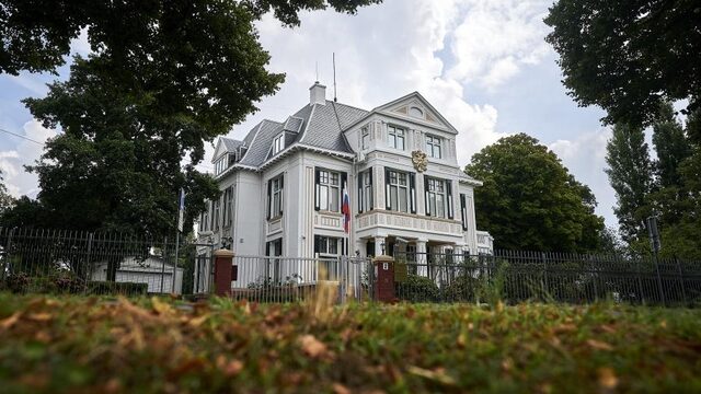 Twee Russische diplomaten door AIVD ontmaskerd als spionnen
