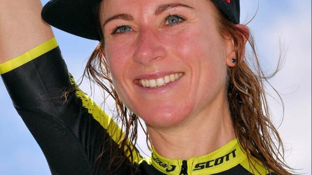 Ook in de tijdrit is Van Vleuten met afstand de sterkste