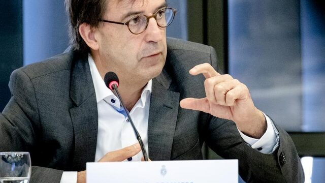 Gommers in Virusfeiten: te laat nagedacht over extra week vakantie vóór kerst