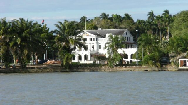 Waarom is er vanuit Nederland zo'n gebrek aan interesse voor Suriname?