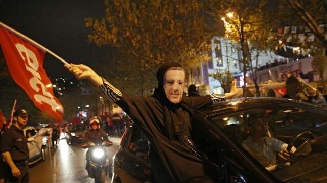 Turks referendum: nipte overwinning voor Erdogan, oppositie eist hertelling