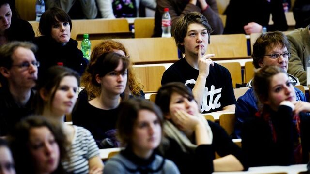 Verengelsing van hoger onderwijs slaat door: 'We springen veel te makkelijk met onze taal om'