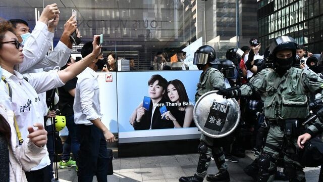 Carrie Lam noemt gewelddadige demonstranten Hongkong 'vijanden van het volk'
