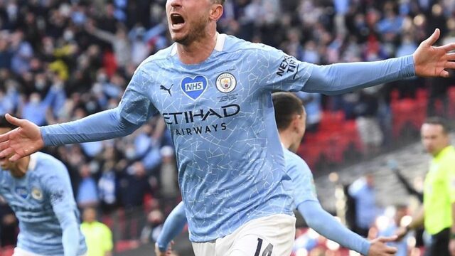 Feest in Manchester: United verliest en maakt City daarmee kampioen