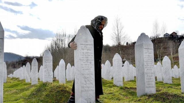 Oud-minister Voorhoeve over Srebrenica: 'Dit had nooit mogen gebeuren'