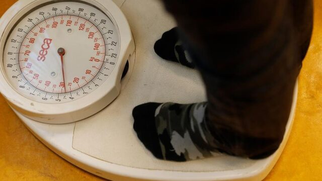 Zelfbeschikking maakt rechtszaken over anorexia moeilijk, gesteggel om nieuwe behandelmethode