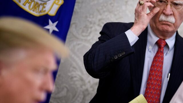 Zelfs over zijn vertrek heeft Trump onenigheid met Bolton