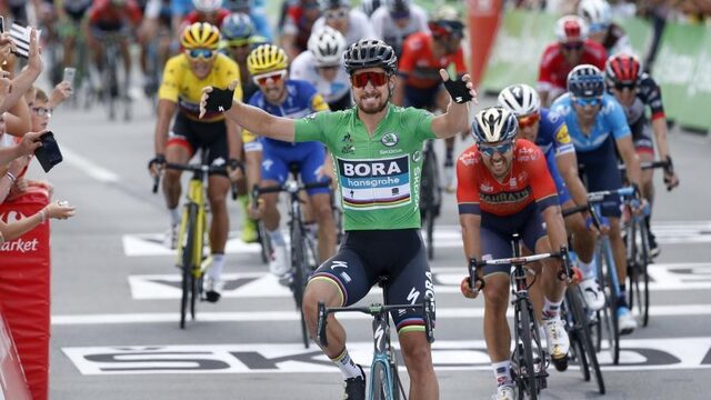 Formidabele Sagan pakt ritzege, Van Avermaet behoudt gele trui