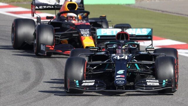 Lewis Hamilton evenaart GP-zeges Michael Schumacher in Duitsland