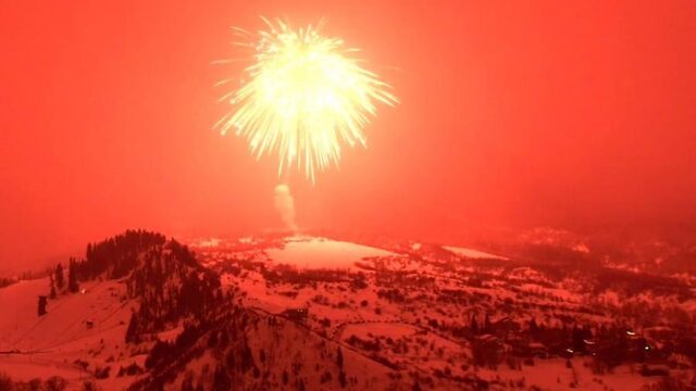 Grootste vuurpijl ooit spat uiteen boven Colorado