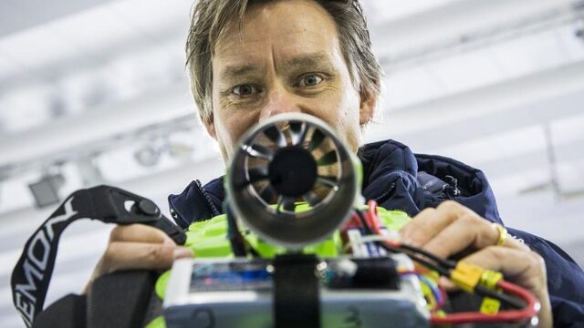Shorttrackers trainen met straalmotor op de rug