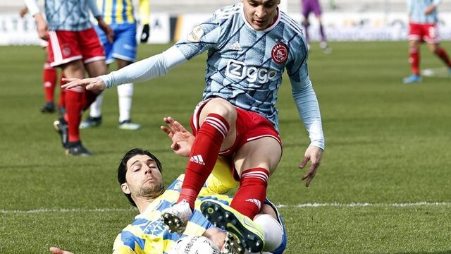 Magere wedstrijd in Waalwijk, maar Ajax heeft weer drie punten