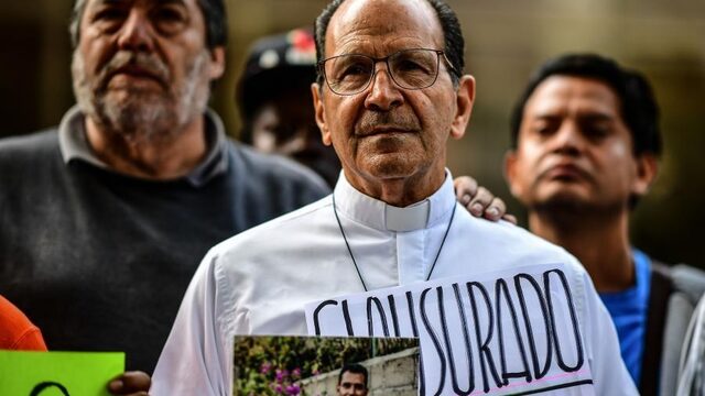 Geuzenpenning voor 'de Mexicaanse priester met vijf lijfwachten'