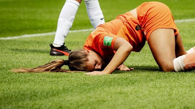 'Ik zap zelf ook weg bij vrouwenvoetbal'