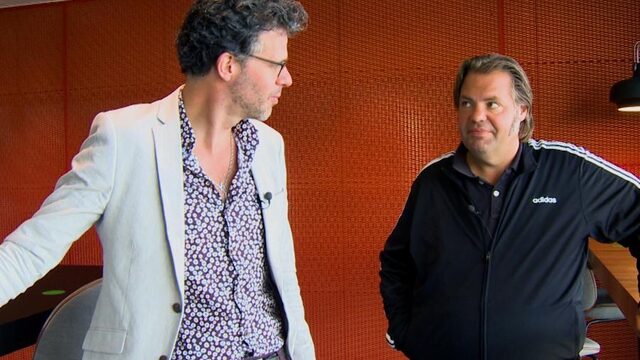 Bureau Sport: 'Oortjes gaan klapperen van boek Sneijder'