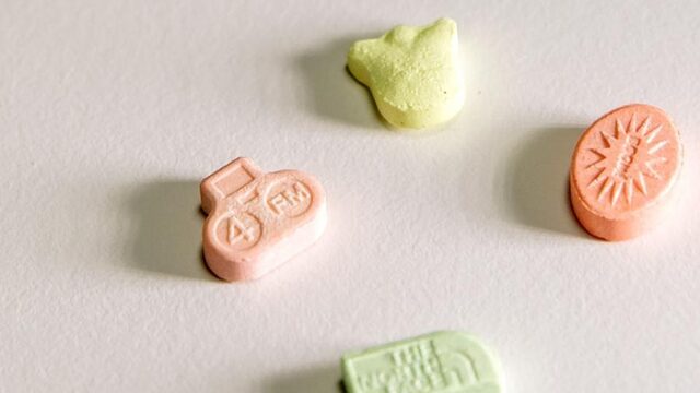 Overheid krijgt geen grip op drugshandel via de post