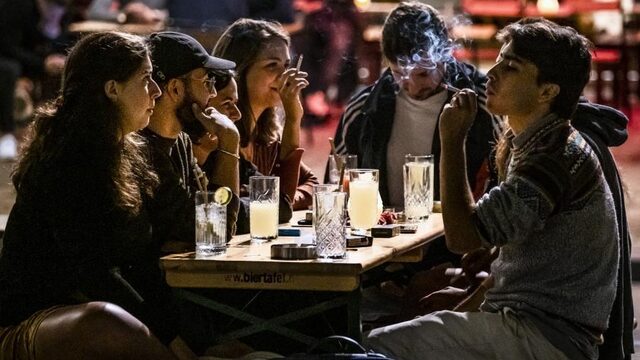 Stand.nl: 'De eerstvolgende versoepelingen moeten gericht zijn op jongeren'