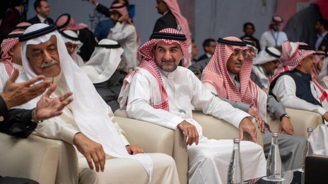 Podcast De Dag: Kunnen de Saudi's afkicken van hun olieverslaving?