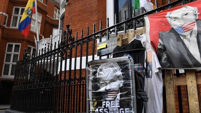 Podcast De Dag: Is Julian Assange veranderd in de ambassade?
